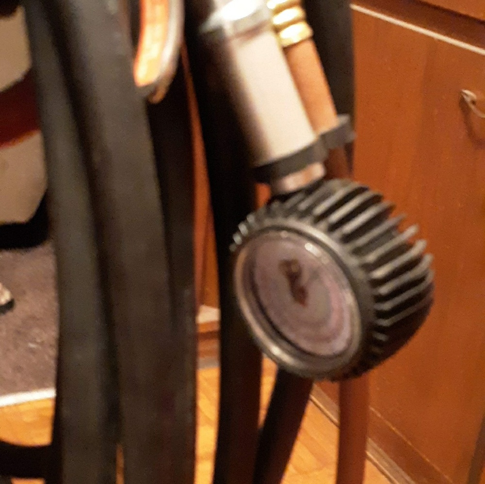 Air compressor - Picture 3 of 6